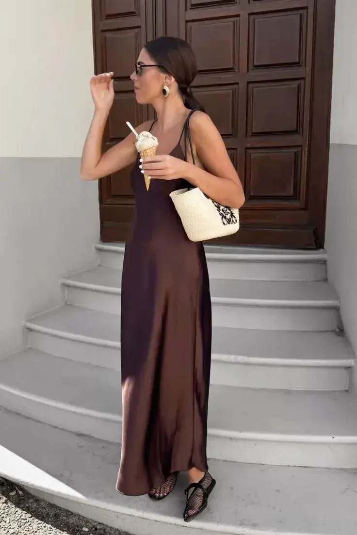 El mocha mousse es el color para el 2025 elegido por Pantone