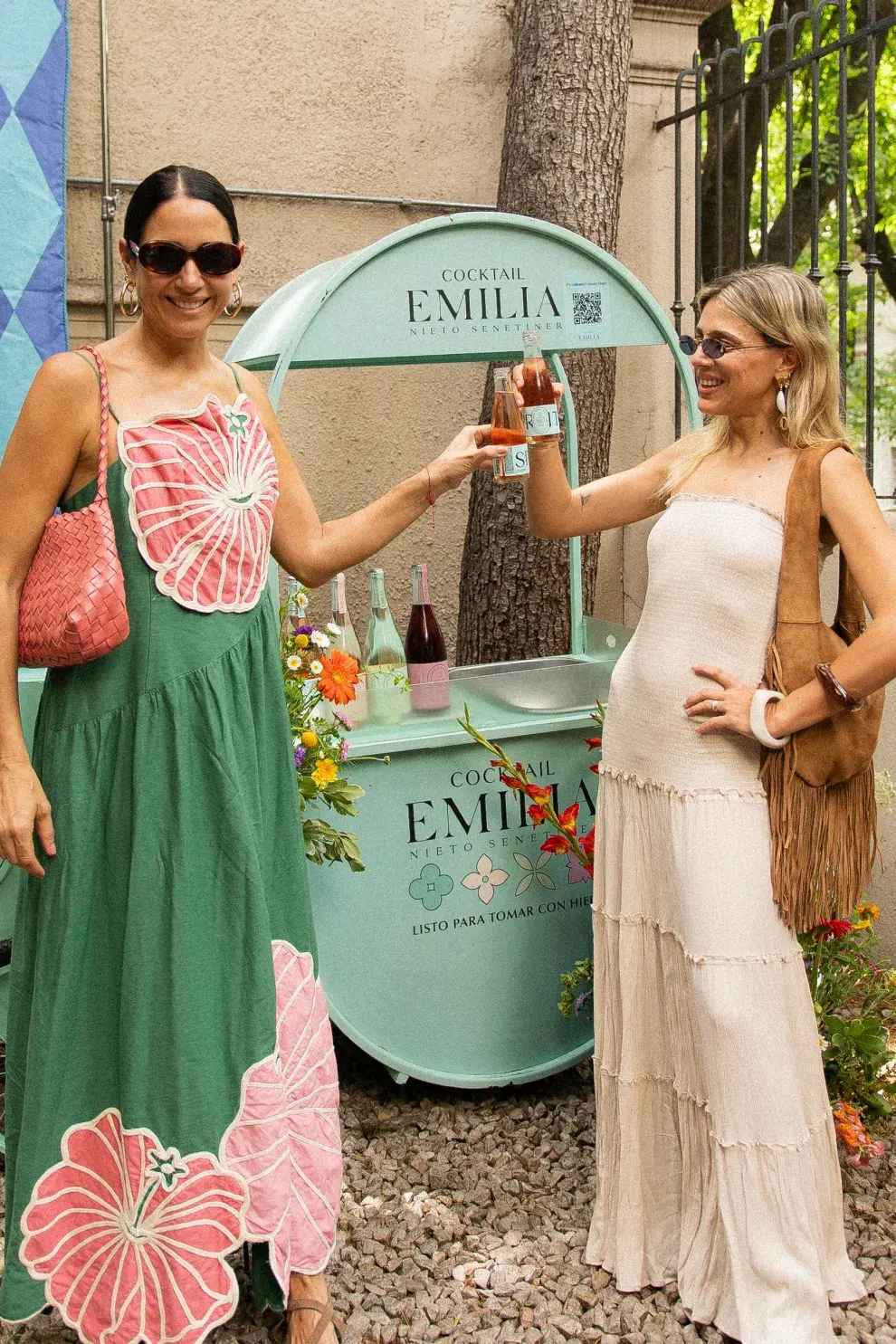 Coty Crotto y Maru Gandara en el evento de Emilia Cocktail