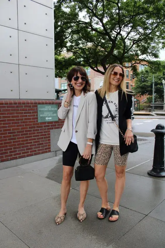 Cómodas, prácticas y súper versátiles, las bikers confirman que una prenda simple puede adaptarse a muchísimos planes. 