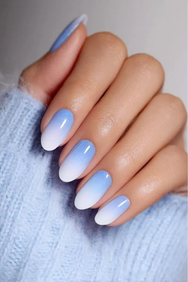 Las Light Blue Nails están marcando un nuevo capítulo en las tendencias de nail art para 2026