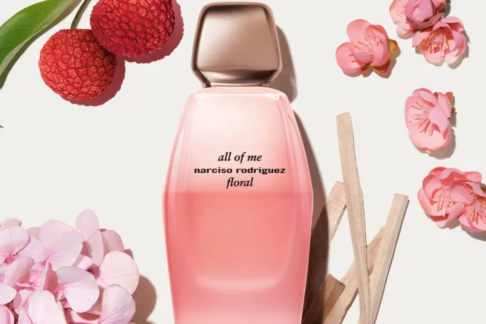 Más luminosa, la fragancia revela una faceta floreciente con un acorde floral, donde el carácter audaz del geranio se encuentra con el delicado acorde de flor de ciruelo ($221.250)