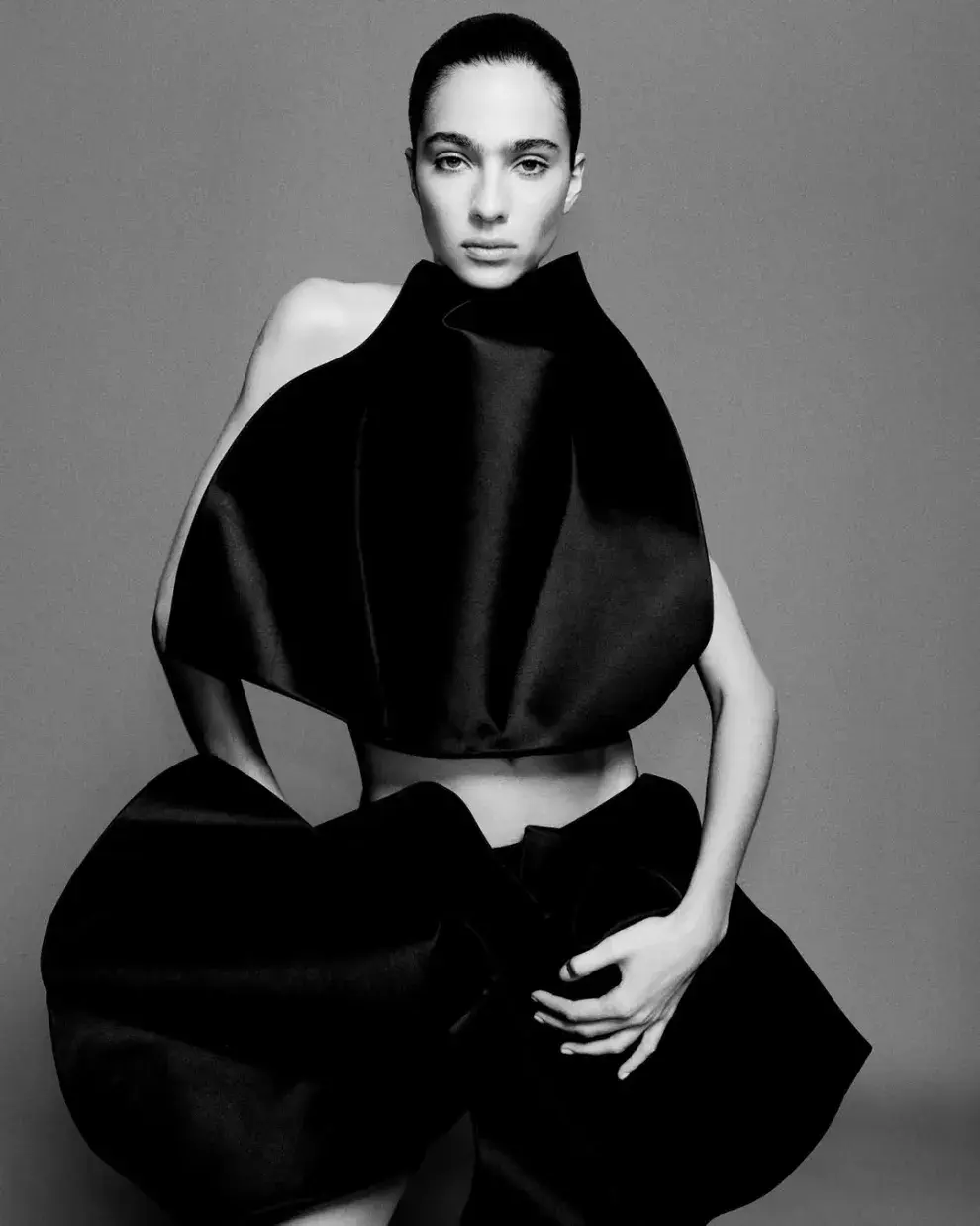 Dolores Bahia Roubille, una modelo de 23 años nacida en Lyon, Francia, con raíces españolas y argelinas que ha construido una carrera sólida en el mundo de la moda