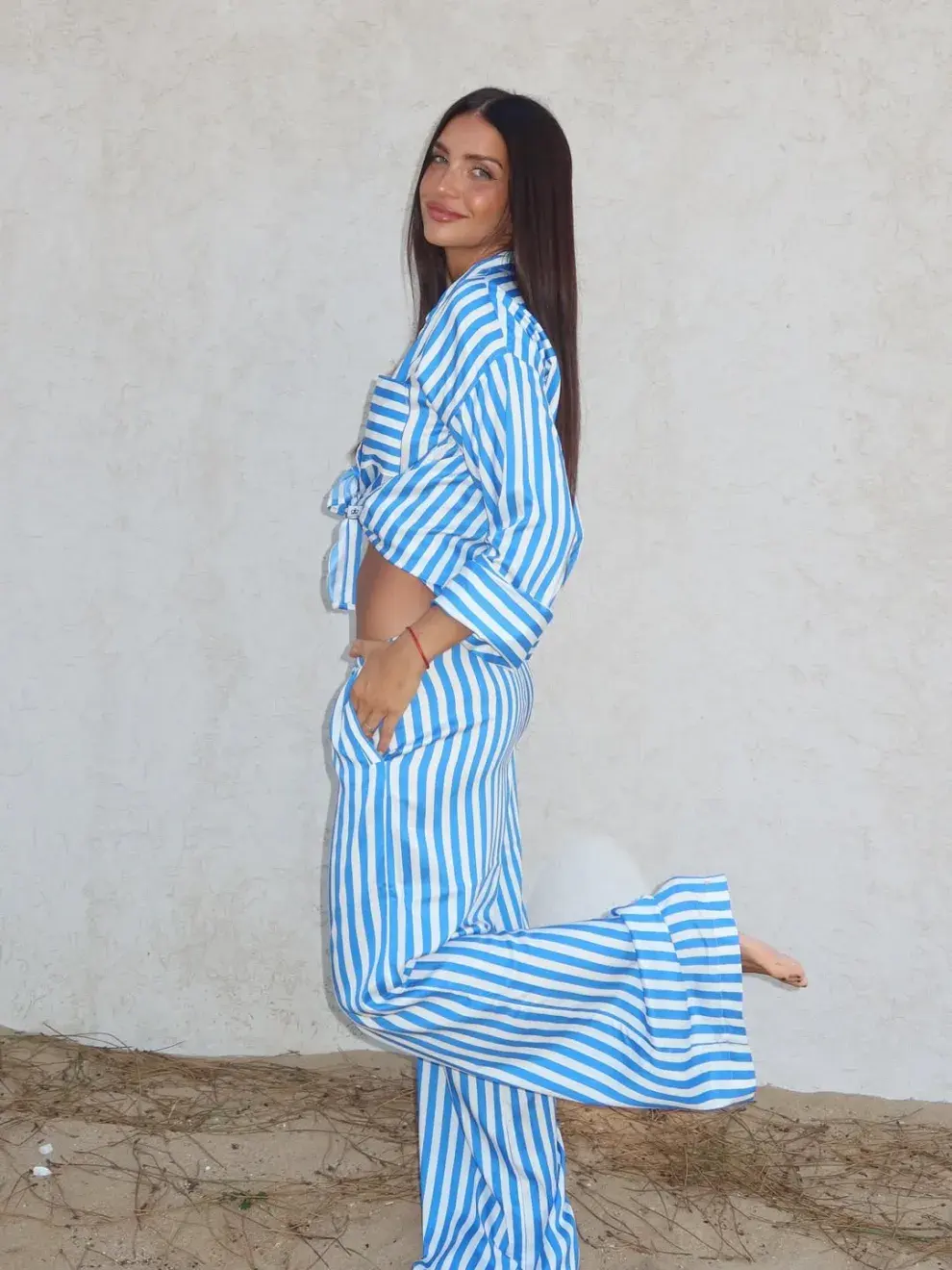 Zaira Nara con un look comfy a rayas