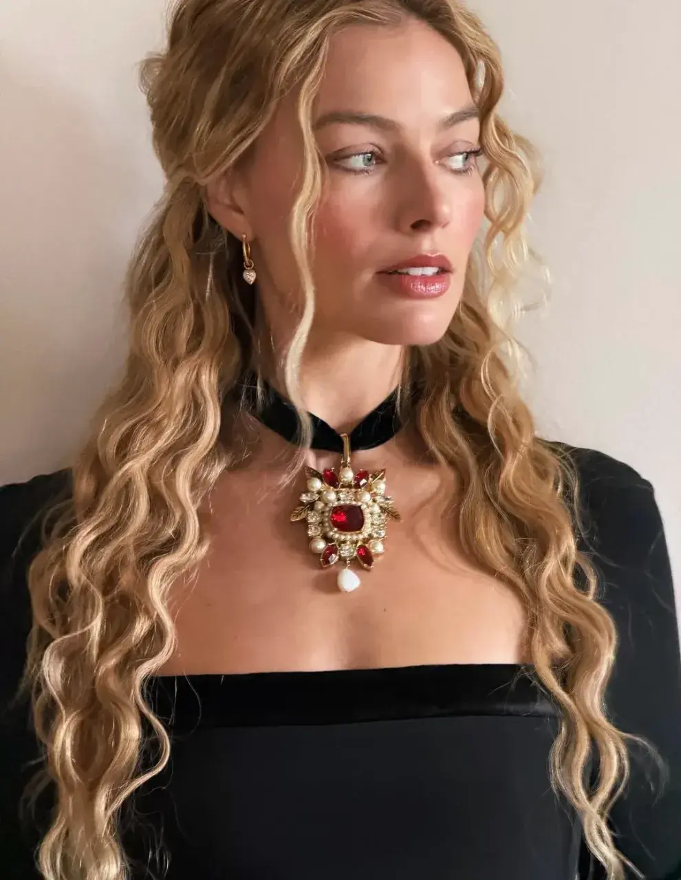 La gira arrancó con un diseño de Roberto Cavalli perteneciente a la colección Resort 2026