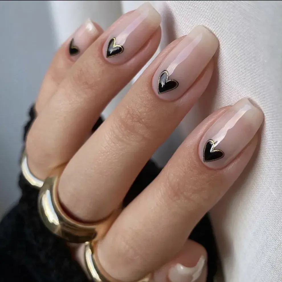 Uñas de febrero: 14 diseños románticos y fáciles de hacer