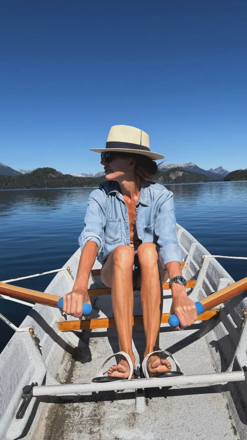 Foto de Juliana Awada en bote.