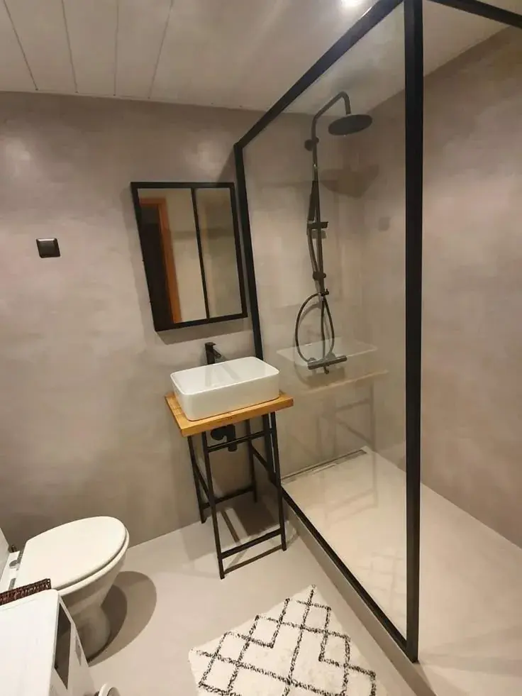 Adiós a los azulejos tradicionales: la tendencia que renueva el baño