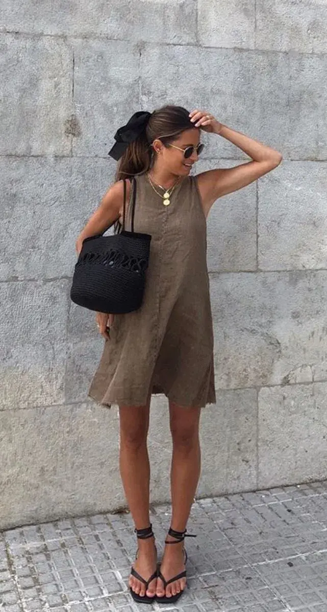 Bolsos de fibras naturales: el accesorio estrella del verano que conquista las playas