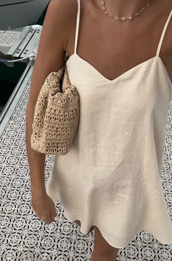 Bolsos de fibras naturales: el accesorio estrella del verano que conquista las playas