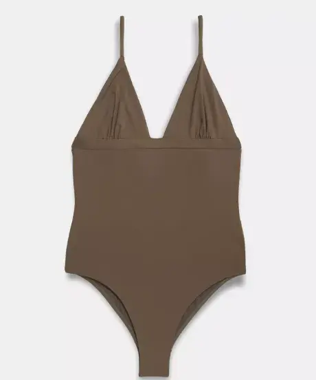 Traje de baño entero (Awada, $87,000)