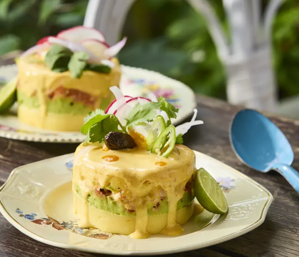 Causa de langostinos