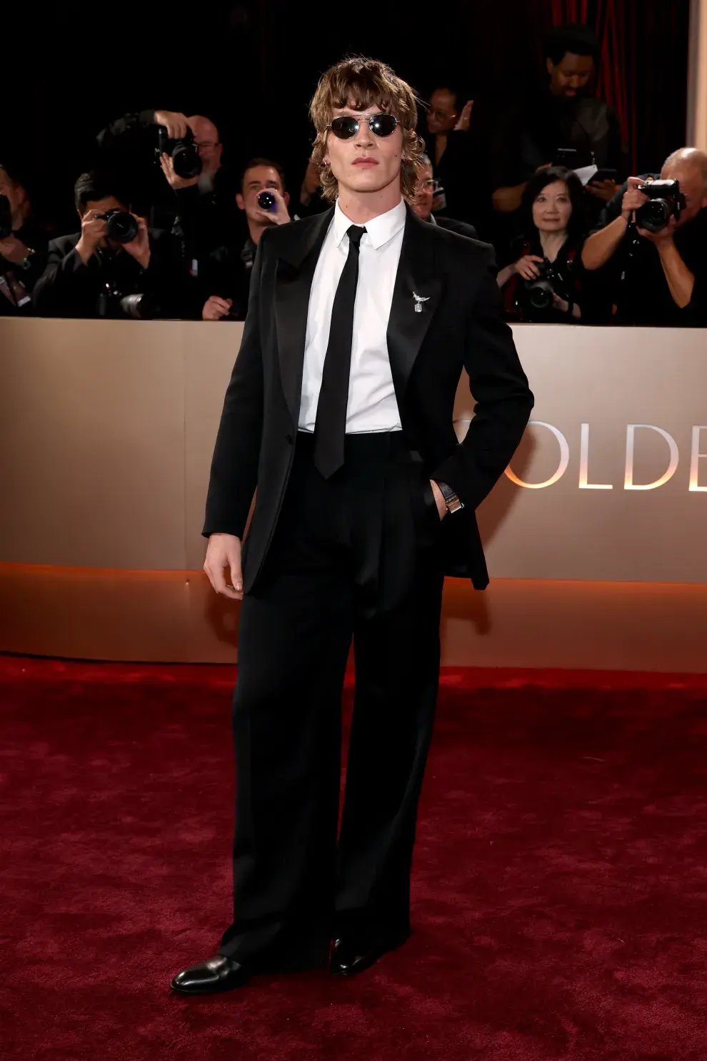 Connor Storrie, protagonista de la serie Heated Rivalry, en la alfombra roja de los Golden Globes 2026.