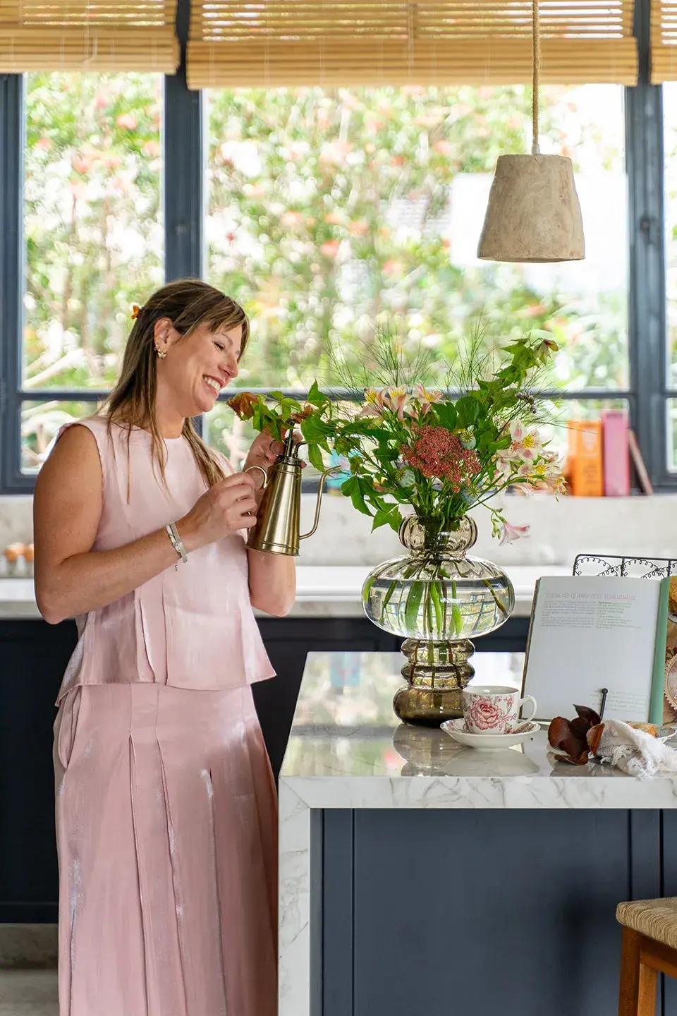 Mariana Uccella es paisajista y se nota en su casa en Cardales.