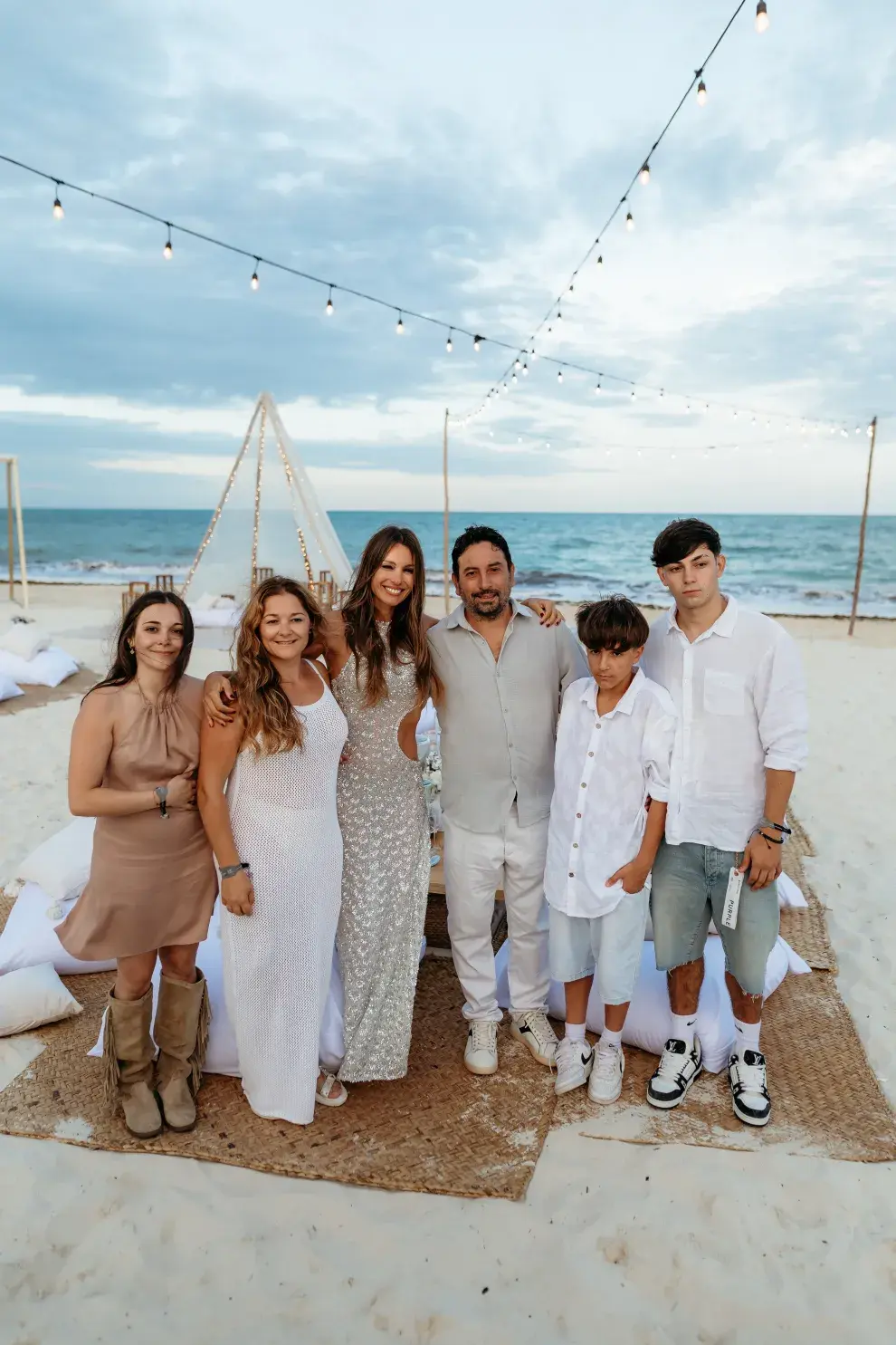 La modelo celebra su cumpleaños a lo grande  “¡Que sea un año espectacular. Yo nací con el alma encendida” afirmó Pampita, 