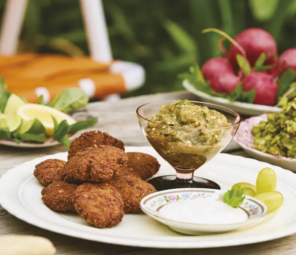 Falafel con ensalada diosa