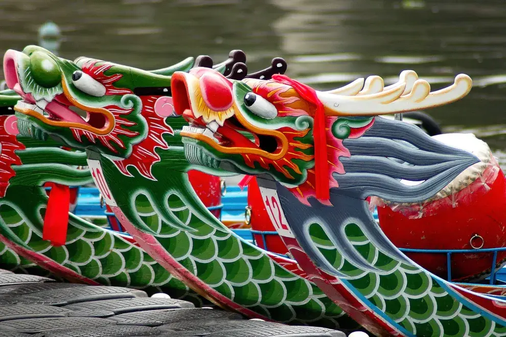 Este deporte, cuya historia tiene más de 2.000 años y raíces profundamente culturales en China, aterrizó en Argentina en 2018, con su primera regata en 2019.