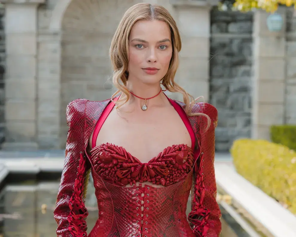 Gotic style: la tendencia de moda que trae “Cumbres Borrascosas”