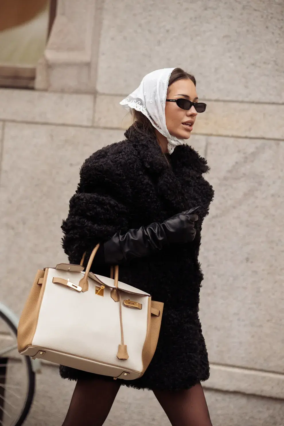 Los pañuelos que amamos en verano no se despiden. Se reinventan.