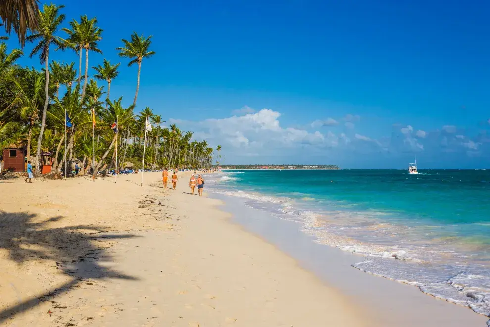 República Dominicana se destaca por sus extensas playas de arena blanca y mar turquesa