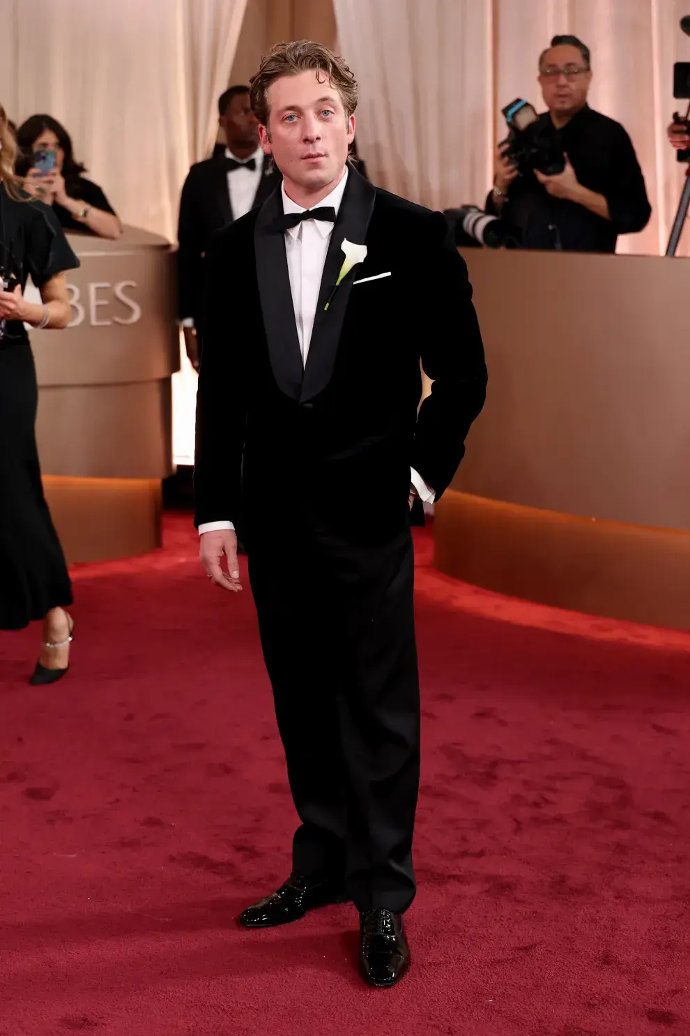 Jeremy Allen White en la alfombra roja de los Golden Globes 2026.