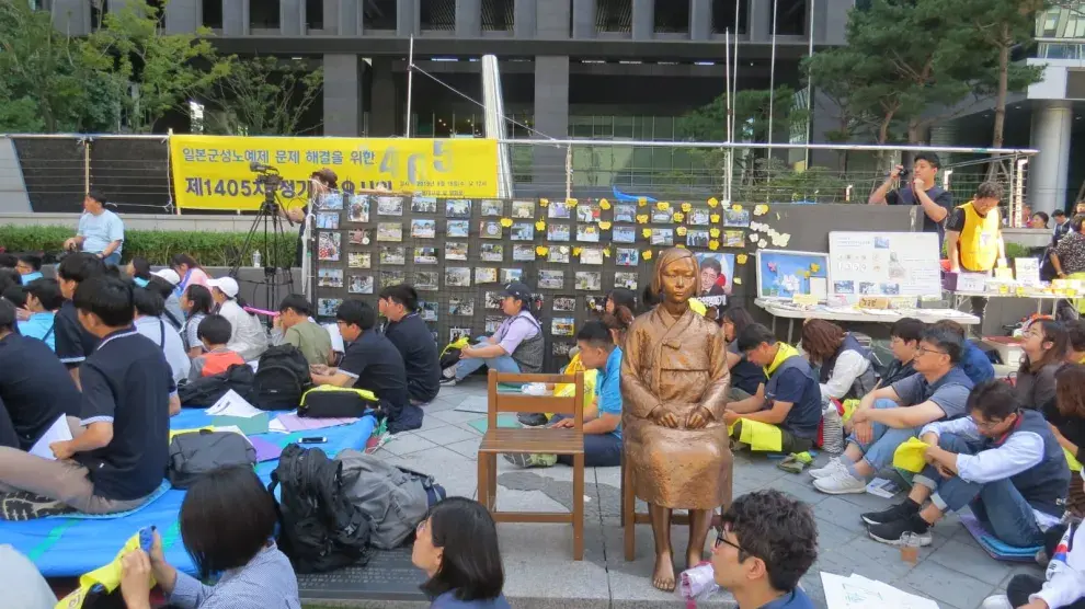 Conversación en un colegio sobre las abuelas revolucionarias.