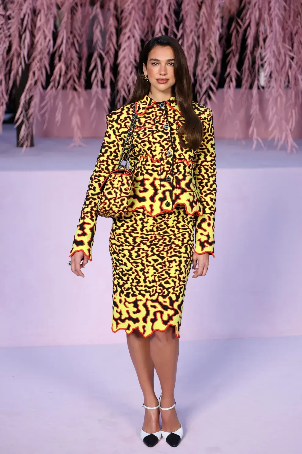 Dua Lipa disfrutó del show desde la primera fila y compartió risas y complicidad con Penélope Cruz