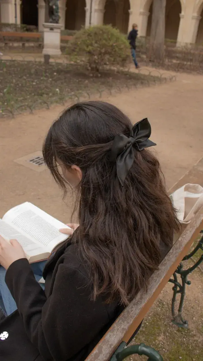 Usalos grandes, chicos y de material que más te gusten. Quedan bien con cualquier look. 