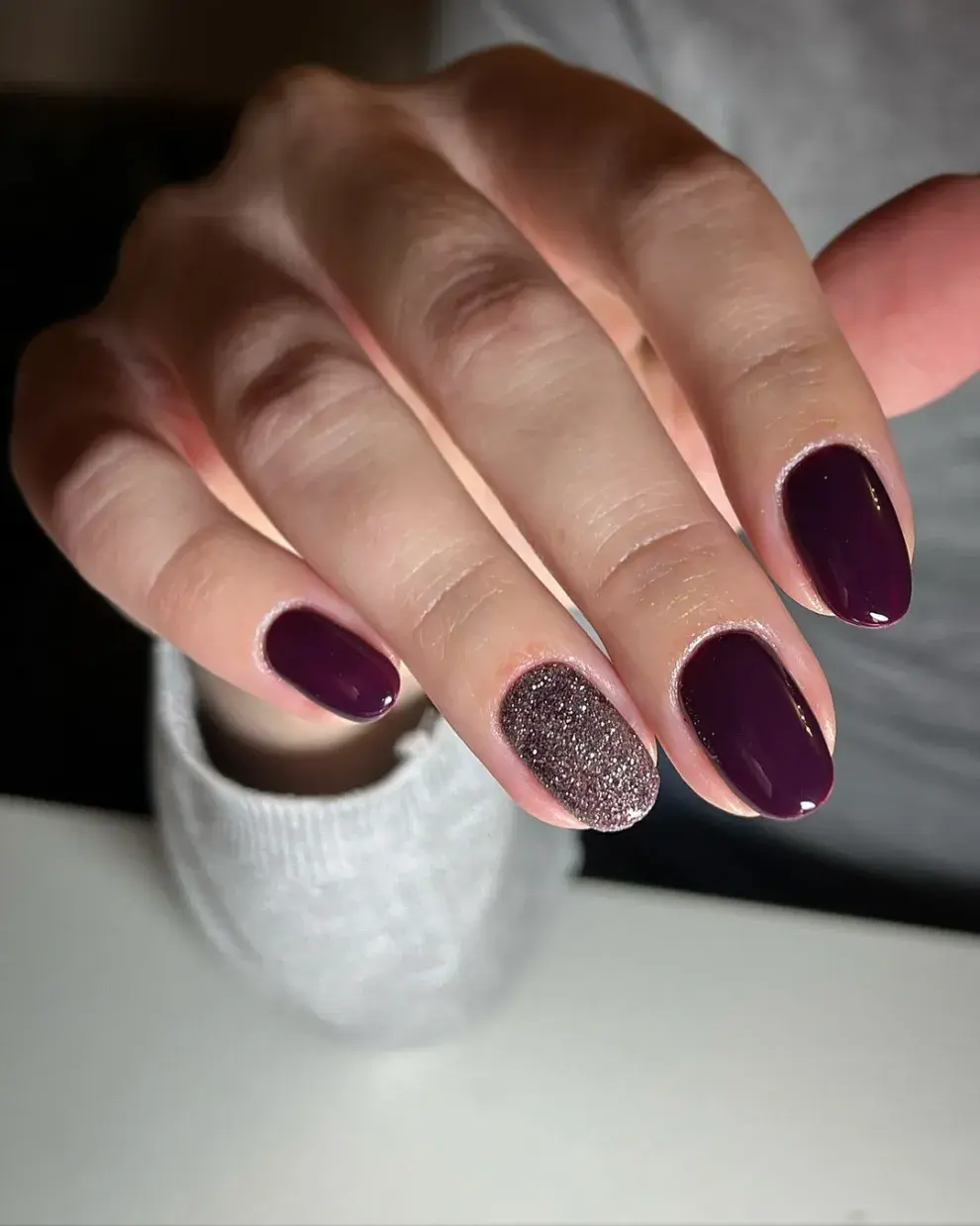 Plum nails: el color tendencia de Pinterest que va a dominar las uñas en 2026