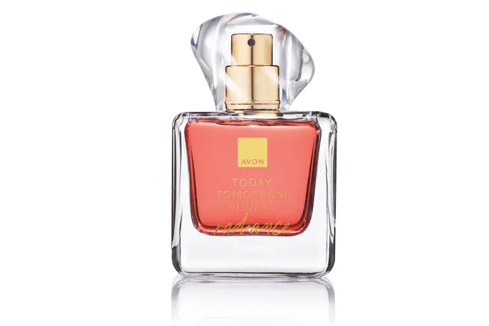 Su aroma floral frutal combina la frescura del neroli, con notas intensas de bergamota y madera de cedro.Today Tomorrow Always Radiance (Precio desde: $78.000)