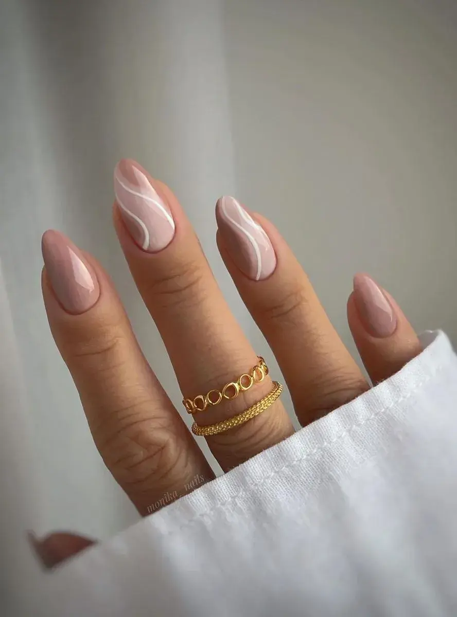 Uñas claritas: 12 ideas elegantes perfectas para todos los días