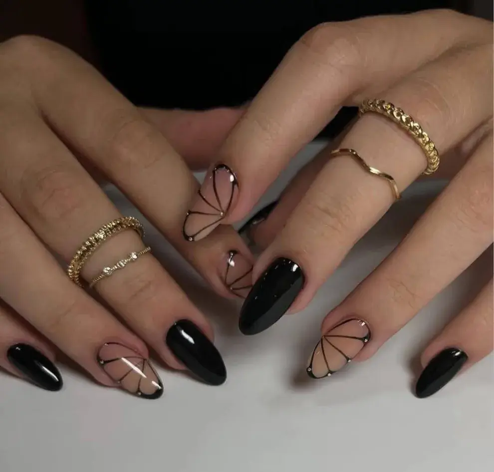 Uñas negras decoradas: la manicuría simple y elegante para las noches de verano