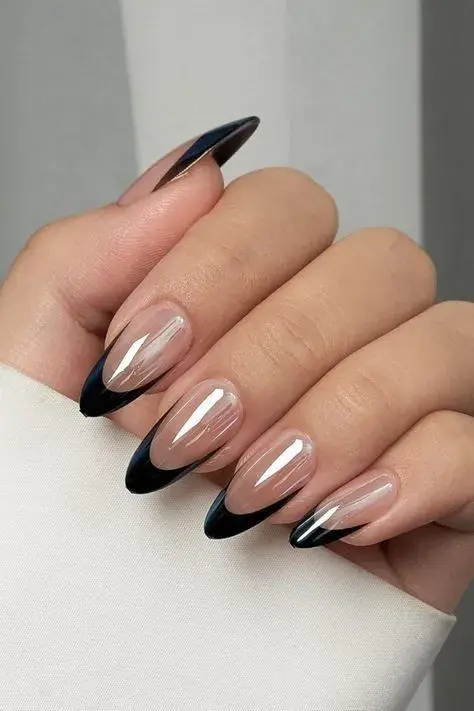Uñas negras decoradas: la manicuría simple y elegante para las noches de verano