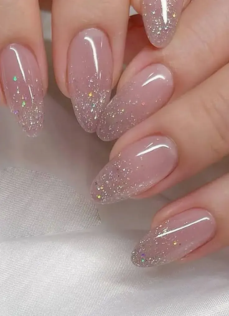 Uñas sparkling princess: la manicuría más delicada que va con todo