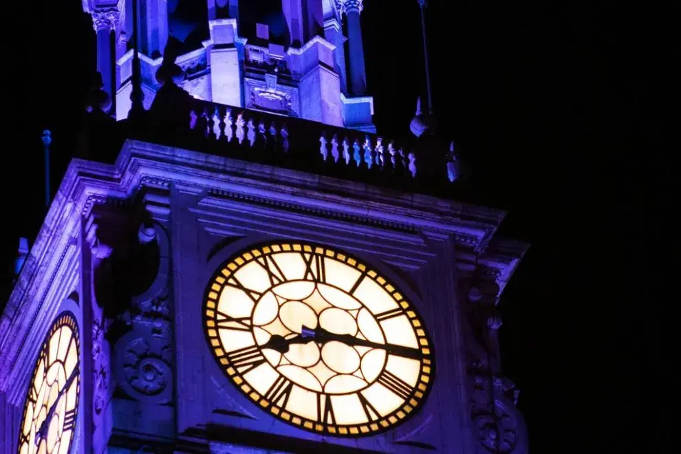 La Torre Monumental abre su mirador durante las noches de luna llena y cuarto creciente
