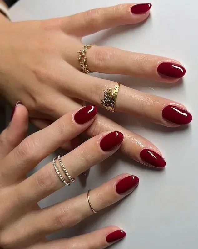 Manicura 2026: los 7 colores que más favorecen en verano y cómo combinarlos