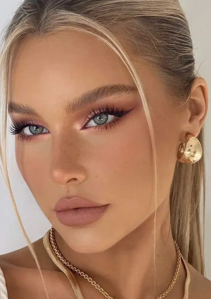 Ojos de cierva: la tendencia beauty que agranda y suaviza la mirada