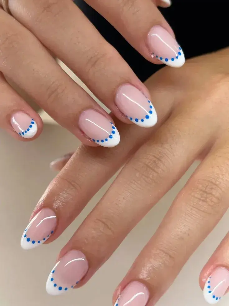 10 diseños de uñas francesas originales para usar en marzo y anticipar el otoño