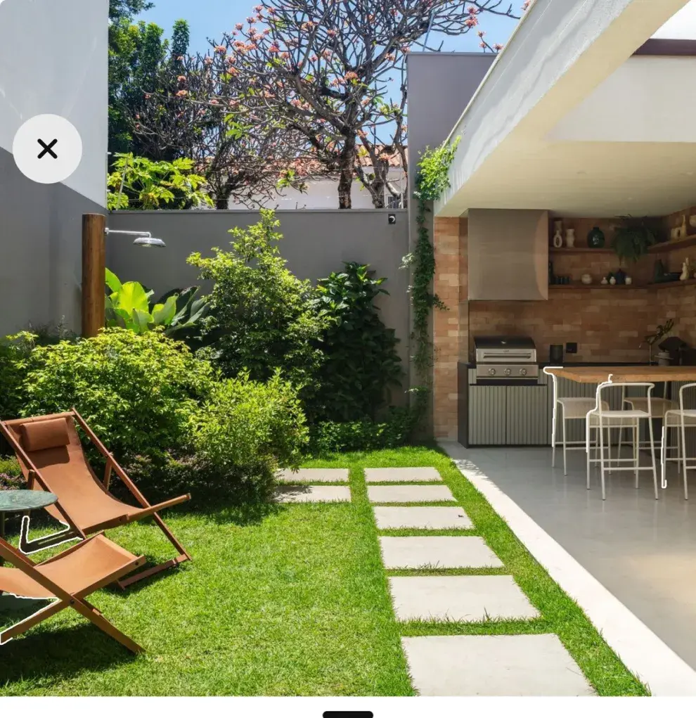 Para armar un buen solárium, las reposeras son un must. 