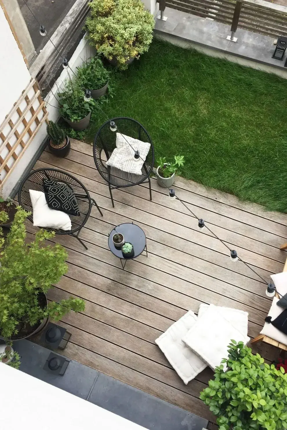 Sumá almohadones, luces y plantas para lograr calidez en cualquier rincón.