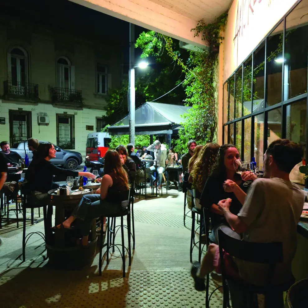 Plan vereda: los mejores spots de la ciudad de Buenos Aires para disfrutar el arte de veredear