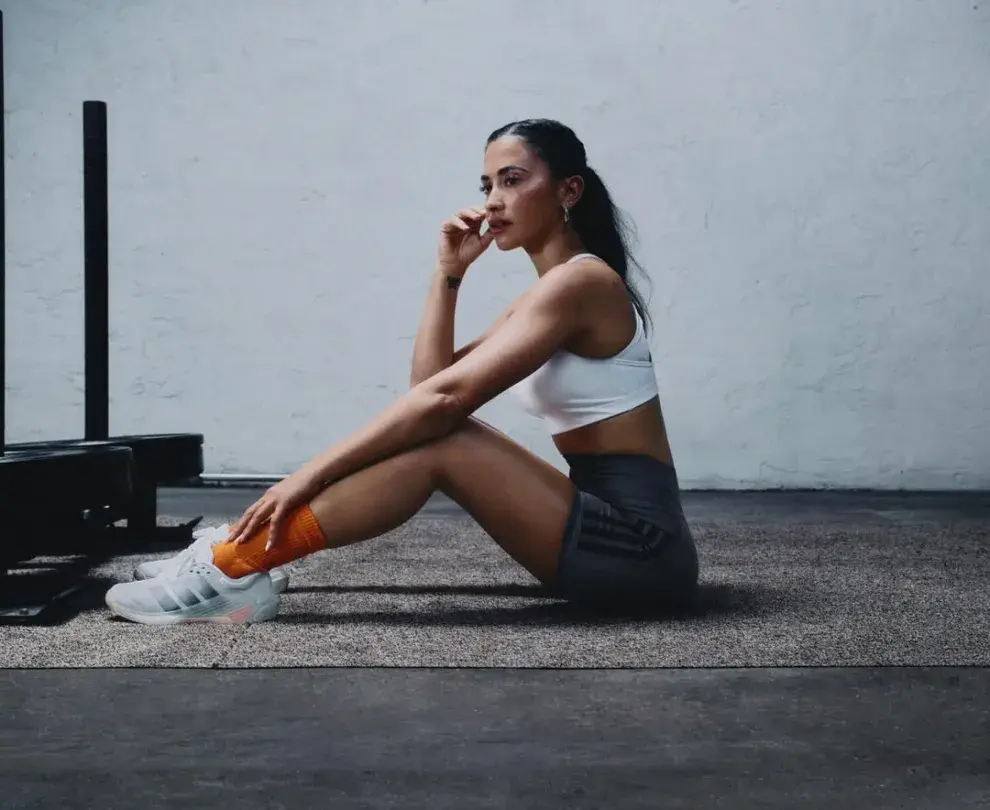 Antonela Roccuzzo marca la tendencia de las calzas cortas para entrenar.