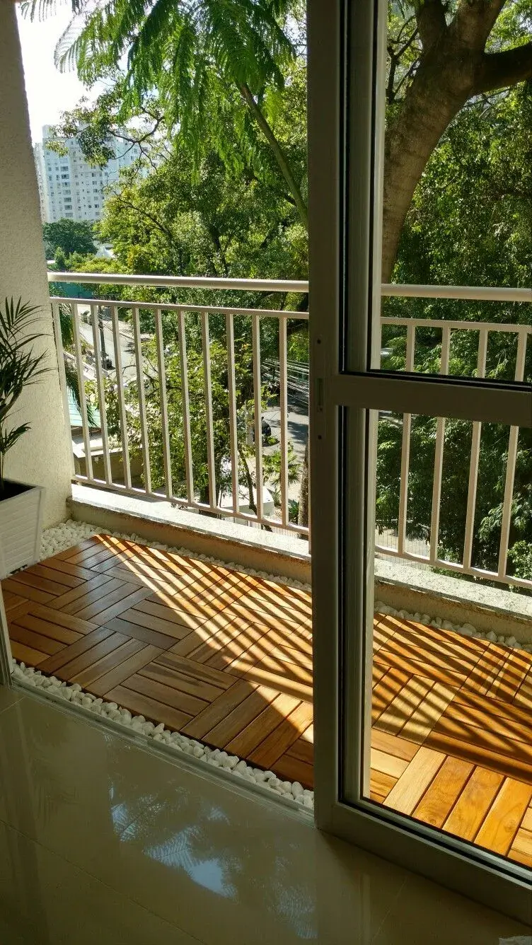 Reformas en balcones pequeños: 3 ideas para decorarlo en 2026