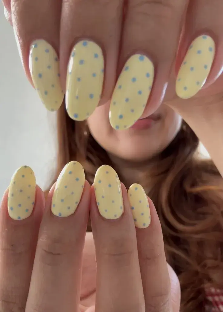 Manicura 2026: los 7 colores que más favorecen en verano y cómo combinarlos