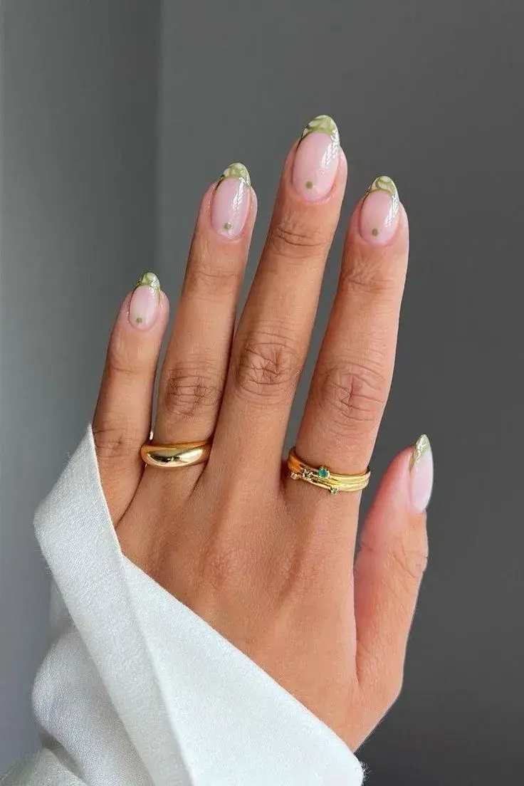 10 diseños de uñas francesas originales para usar en marzo y anticipar el otoño