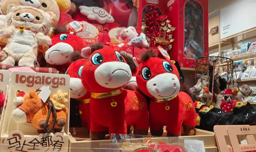 Un simple peluche diseñado para celebrar el Año Nuevo Chino se ha convertido en uno de los juguetes más comentados y buscados en redes sociales y mercados internacionales.