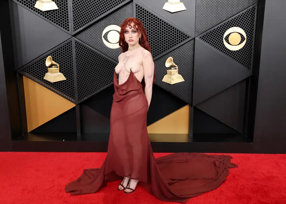 Chappell Roan en la alfombra roja de los Grammy 2026.