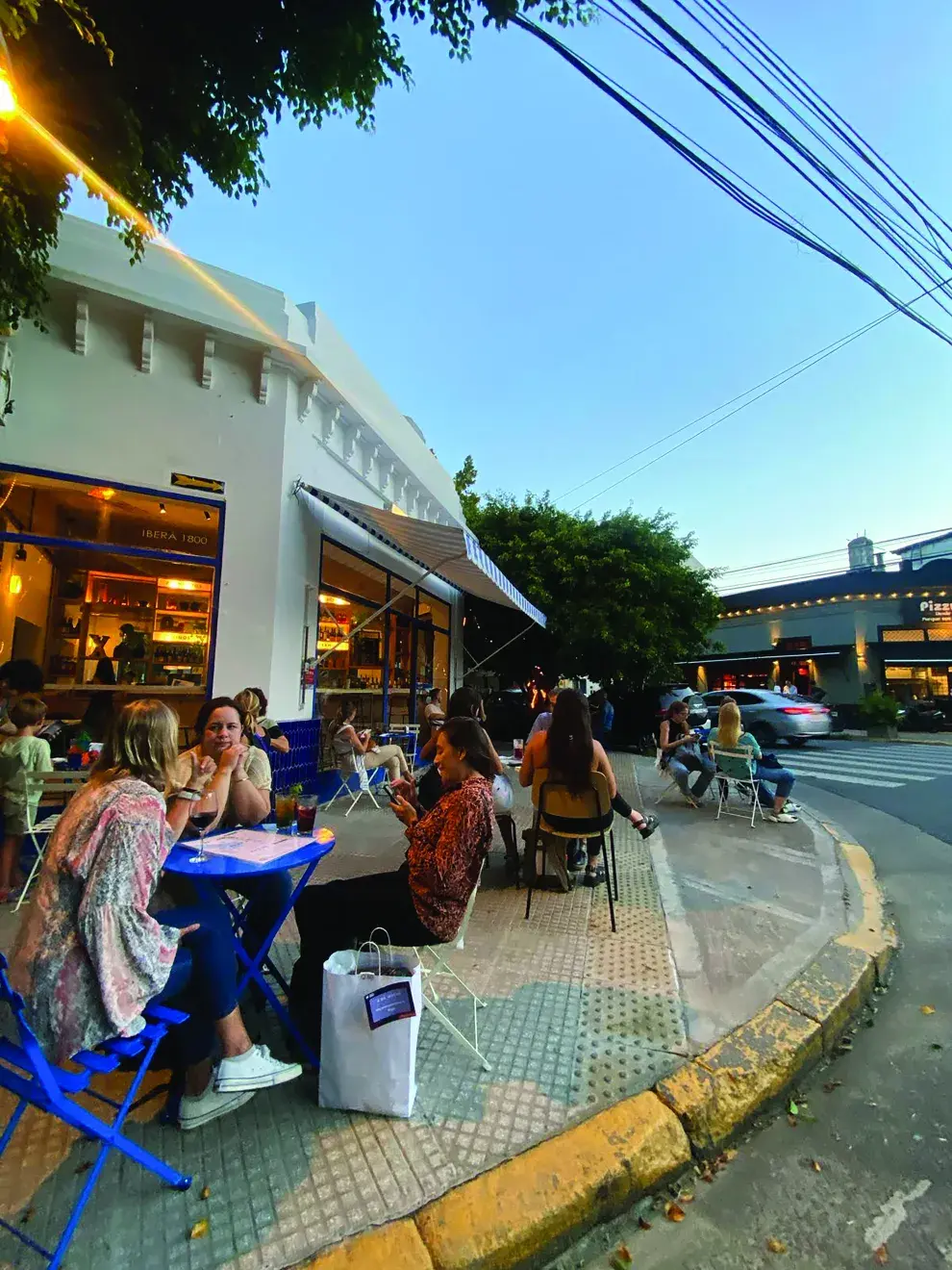 Plan vereda: los mejores spots de la ciudad de Buenos Aires para disfrutar el arte de veredear