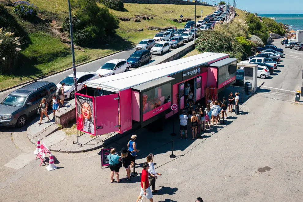 El truck que reunió a las fanáticas del make up.
