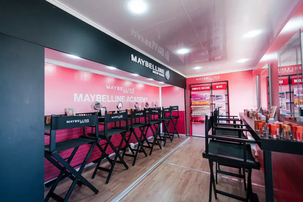 Maybelline New York y un espacio que convocó a cientos de personas por día.