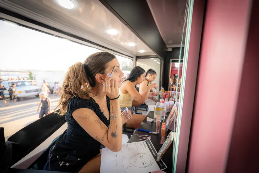 Juli Manzotti se acercó al stand de Playa Grande para aprovechar todos los últimos lanzamientos de la marca.